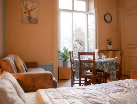 Cozy Downtown Balcony Wifi Lejlighed *