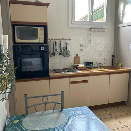Cosy studio hyper centre balcon Wifi