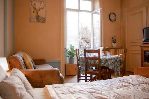 Cozy Downtown Balcony Wifi Lejlighed *